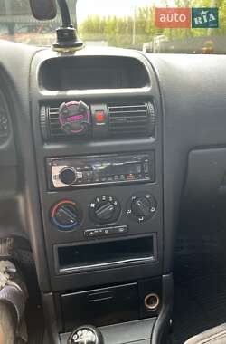 Седан Opel Astra 2004 в 
