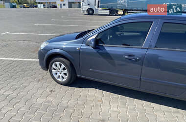 Хэтчбек Opel Astra 2006 в 