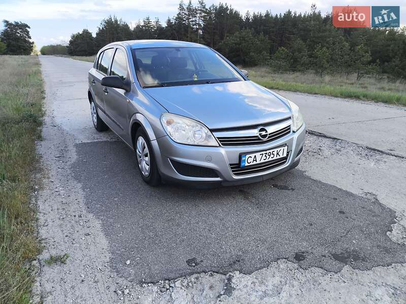 Хэтчбек Opel Astra 2008 в 