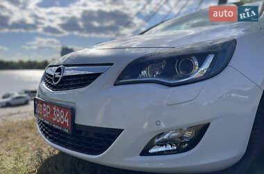 Хэтчбек Opel Astra 2010 в 