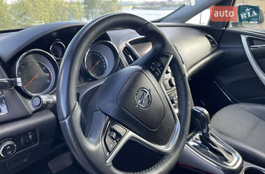 Хэтчбек Opel Astra 2010 в 