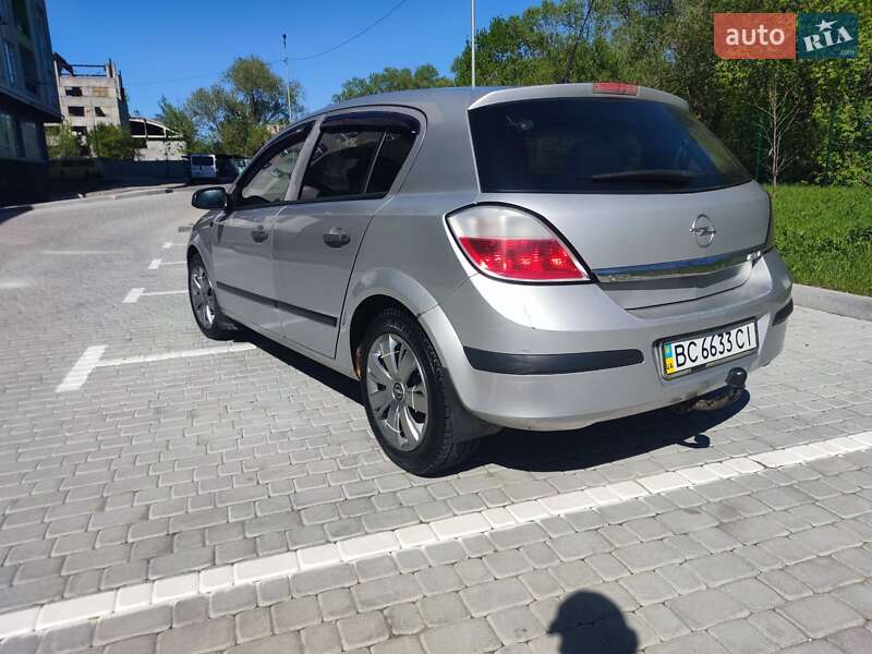 Хетчбек Opel Astra 2005 в Шептицькому