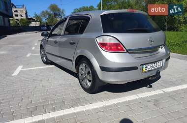 Хэтчбек Opel Astra 2005 в 
