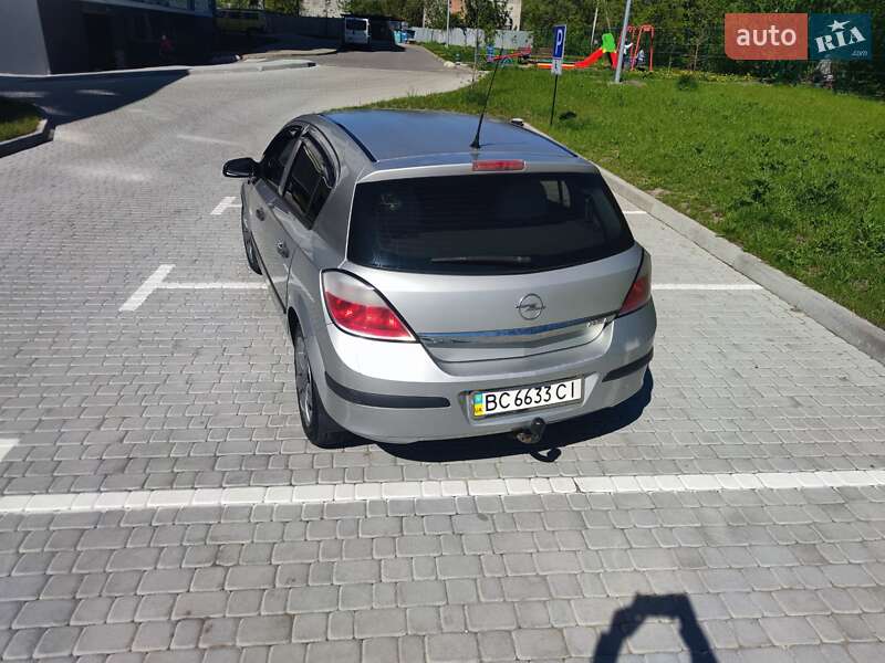 Хетчбек Opel Astra 2005 в Шептицькому