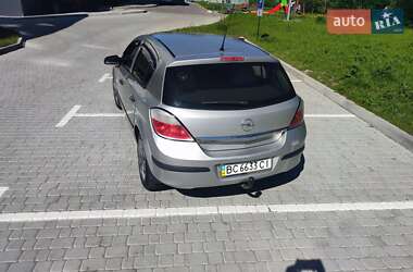 Хэтчбек Opel Astra 2005 в 