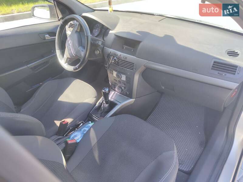 Хетчбек Opel Astra 2005 в Шептицькому