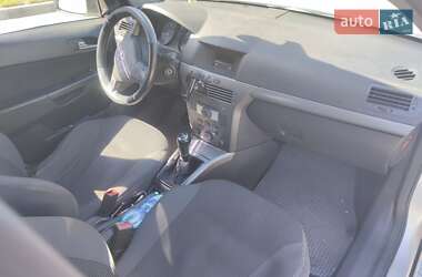 Хэтчбек Opel Astra 2005 в 