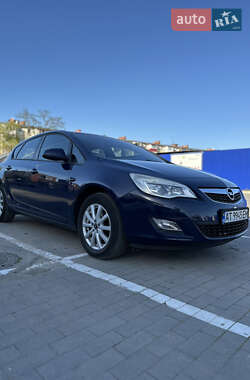 Хэтчбек Opel Astra 2010 в 