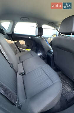 Хэтчбек Opel Astra 2010 в 