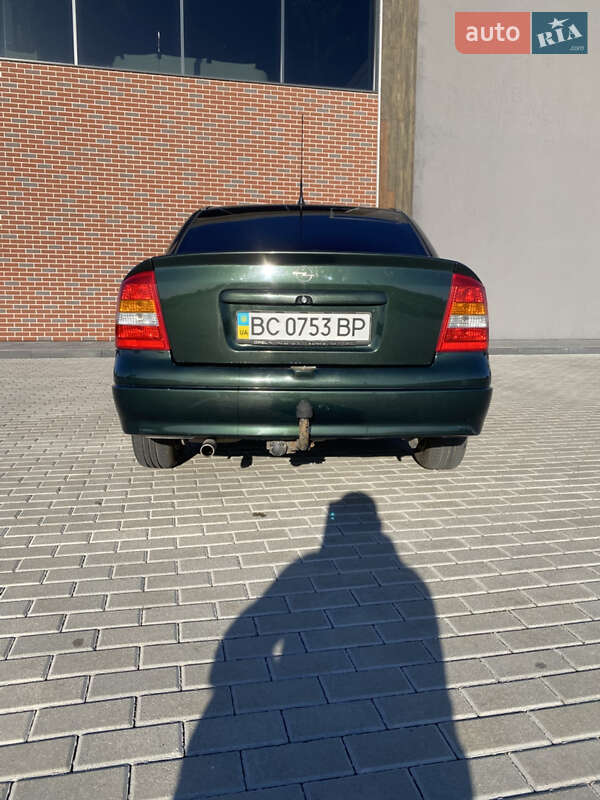 Седан Opel Astra 2001 в Буске