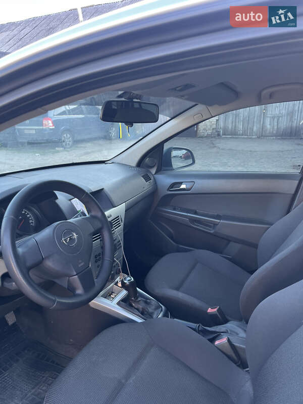 Универсал Opel Astra 2010 в Киеве