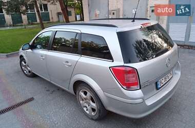 Універсал Opel Astra 2010 в Львові