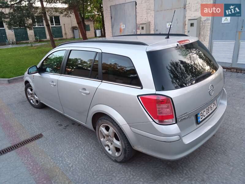 Универсал Opel Astra 2010 в 