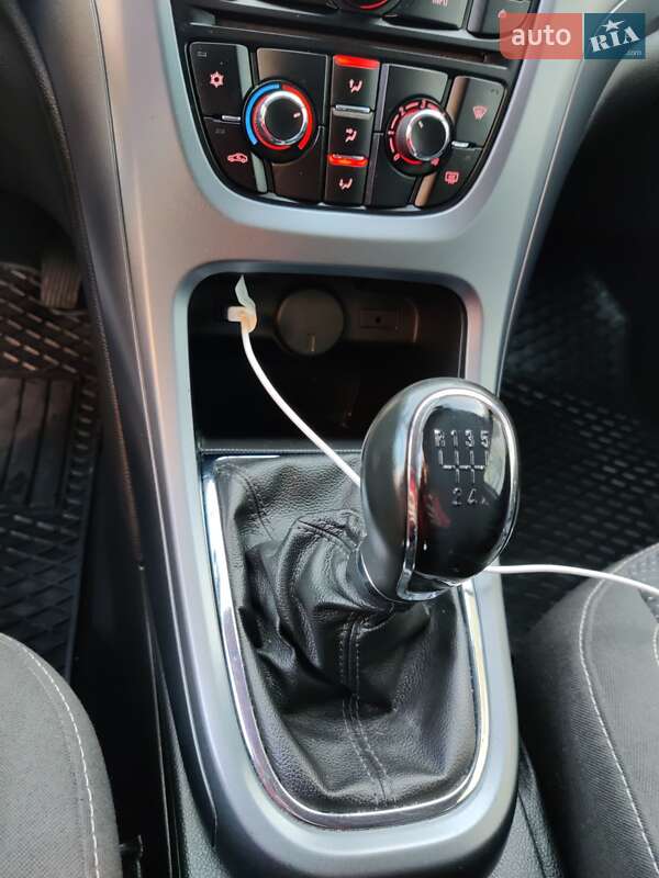 Универсал Opel Astra 2013 в Броварах