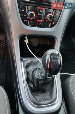Универсал Opel Astra 2013 в 