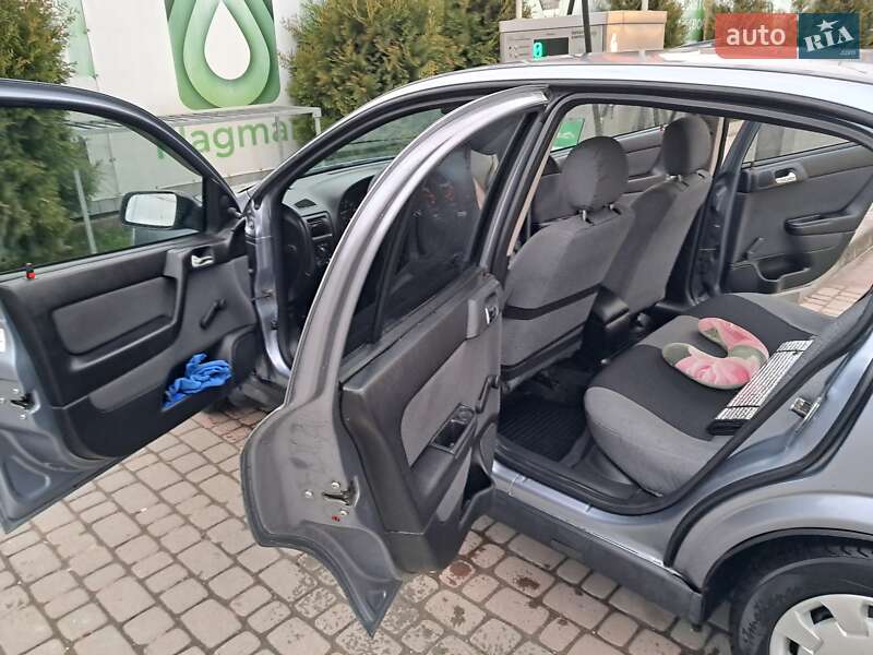 Седан Opel Astra 2006 в Ивано-Франковске