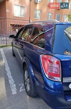 Универсал Opel Astra 2010 в 