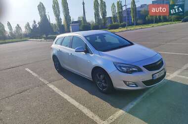 Универсал Opel Astra 2010 в 