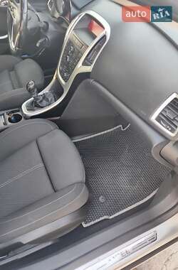 Универсал Opel Astra 2010 в 