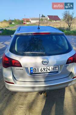 Универсал Opel Astra 2010 в 