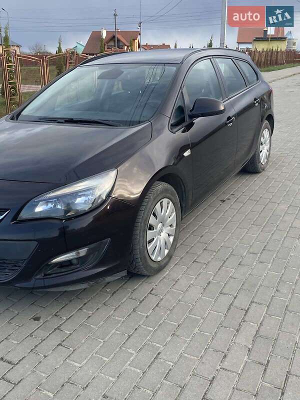 Универсал Opel Astra 2014 в Львове