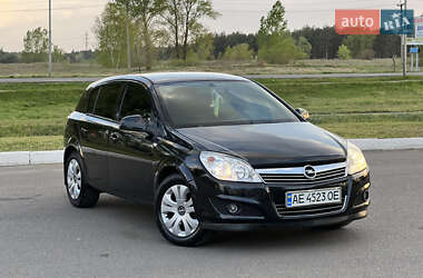 Хетчбек Opel Astra 2011 в 