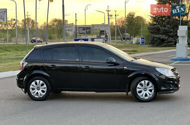 Хетчбек Opel Astra 2011 в 