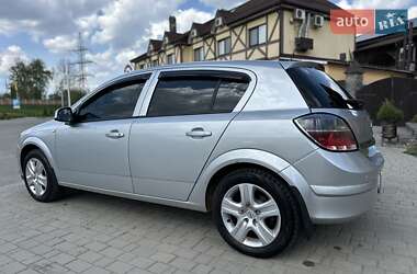 Хэтчбек Opel Astra 2010 в 
