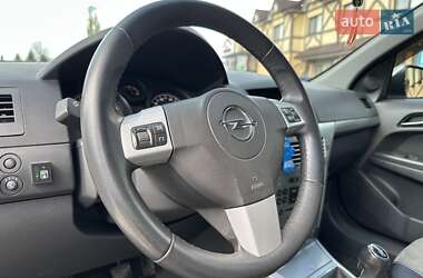 Хэтчбек Opel Astra 2010 в 