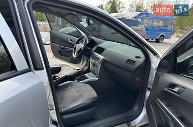 Хэтчбек Opel Astra 2010 в 