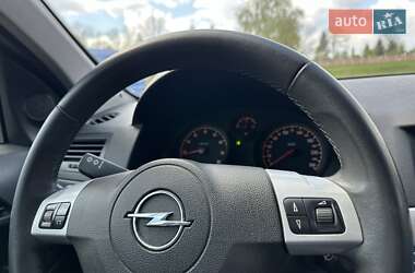 Хэтчбек Opel Astra 2010 в 