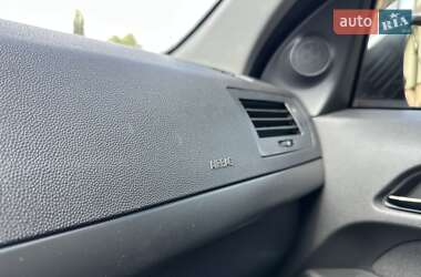 Хэтчбек Opel Astra 2010 в 