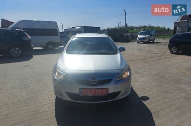 Універсал Opel Astra 2012 в 
