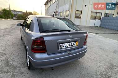 Хэтчбек Opel Astra 2004 в 