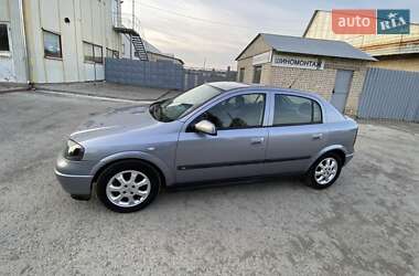 Хэтчбек Opel Astra 2004 в 