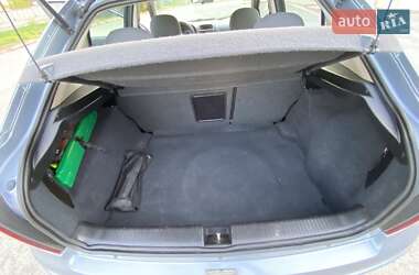 Хэтчбек Opel Astra 2004 в 