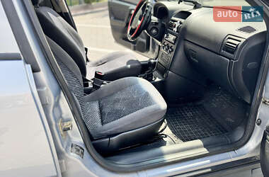 Хетчбек Opel Astra 2001 в 