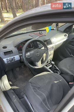 Хетчбек Opel Astra 2006 в 