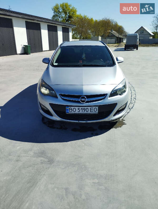 Универсал Opel Astra 2013 в 