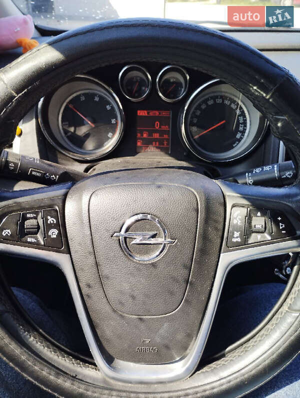 Универсал Opel Astra 2013 в Почаеве