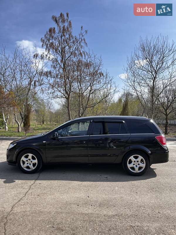 Універсал Opel Astra 2010 в Калуші