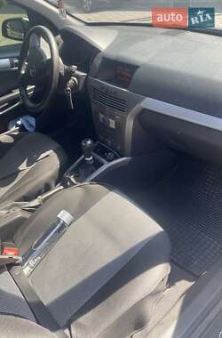 Хэтчбек Opel Astra 2006 в 