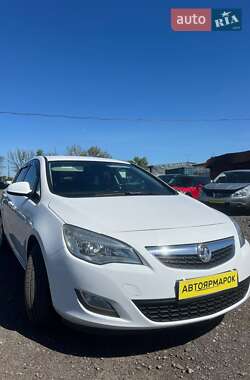 Хэтчбек Opel Astra 2012 в 