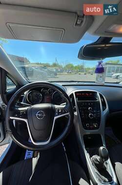 Хэтчбек Opel Astra 2012 в 