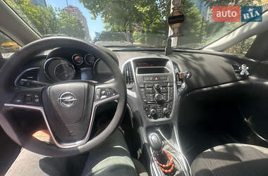 Хэтчбек Opel Astra 2013 в 