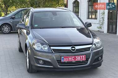 Универсал Opel Astra 2010 в 