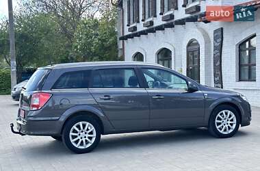Универсал Opel Astra 2010 в 