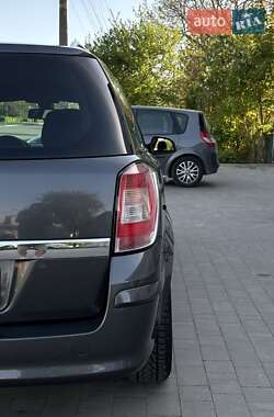 Универсал Opel Astra 2010 в 