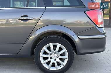 Универсал Opel Astra 2010 в 