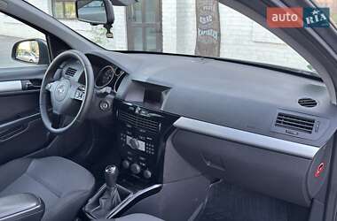 Универсал Opel Astra 2010 в 